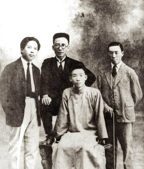 原创郭沫若"孔夫子挂腰刀",一人挑战胡适鲁迅蒋介石