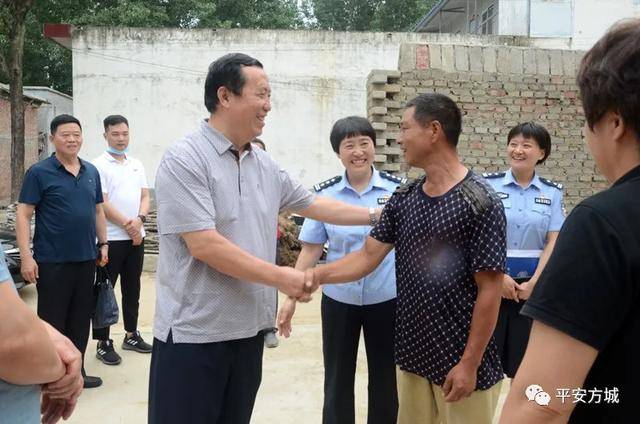 秘书长郑献春在市公安局政治处主任常杰友,县局政治处主任贾丽梅等