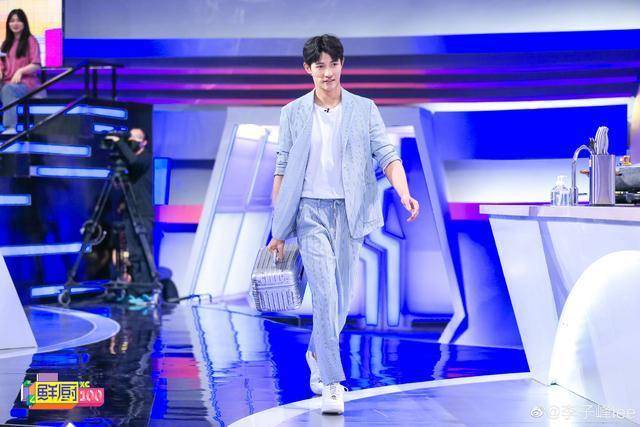 超级男模改行秀厨艺？与张亮同台走秀，用剁椒