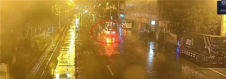 何某军|结果...跑脱是马老壳!达州男子撞坏护栏后驾车就跑