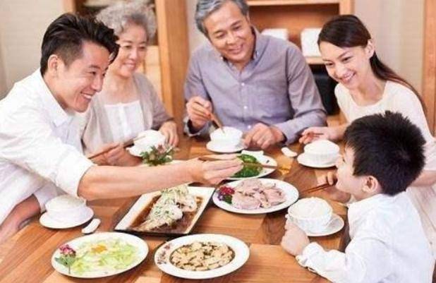 孩子|家长最好少让娃吃三类食物，否则易引发肠胃问题孩子六岁前