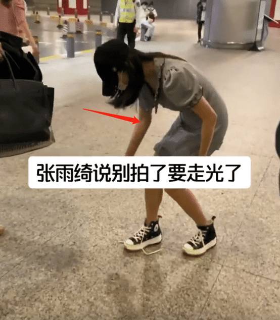 怎么捆绑鞋带 06ba48b9cc49414f8d45650609a88359.jpeg