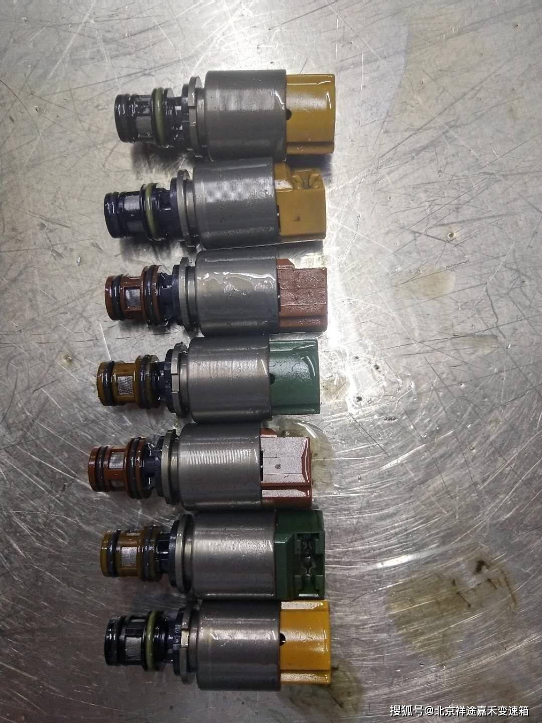更换了电磁阀,油格,和变速箱油,然后组装完成后;经师傅试车后,故障