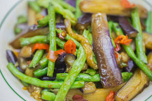 豆角怎么炒最好吃又好看 4f47ab8df8e547f3b86f46ca7c87994e.jpeg