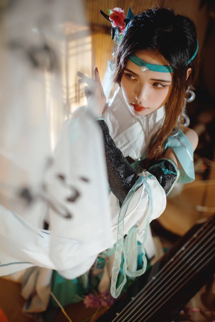 不输lol琴女的妹子,剑网三雪河琴娘cos鉴赏