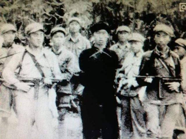 50年湘西剿匪之时,张平一直负隅顽抗;几经反复之后最终被解放军击毙.
