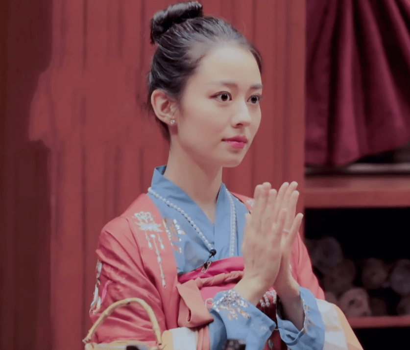 同样是穿汉服,胡可典雅,蔡少芬霸气,张歆艺