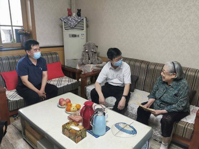 太原中心医院庆祝建党99周年——七一慰问老党员真诚关怀暖人心