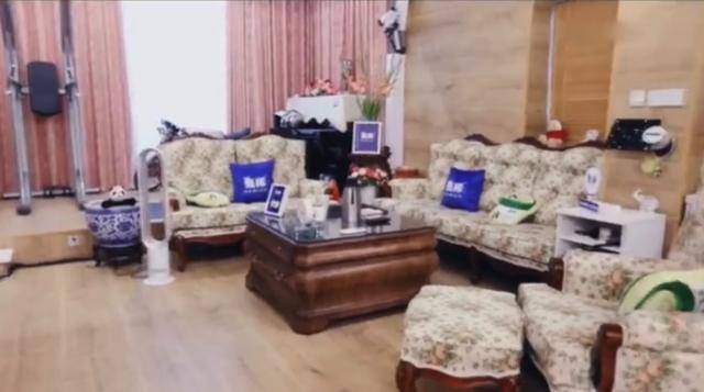 41岁李晨被猜有新欢！浴室内放两支牙刷，粉色系