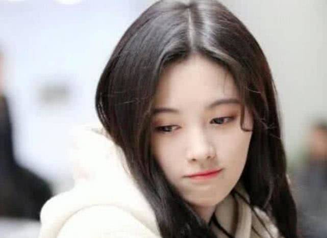 原创本以为证件照都很丑,看了鞠婧祎的证件照,网友:仙女下凡了!