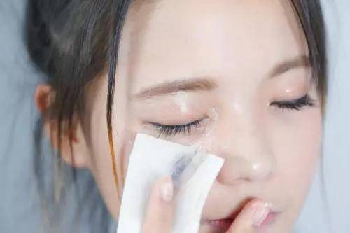 什么办法消肿眼睛 aa77d04b6d684f72be598374fb9640a4.jpeg