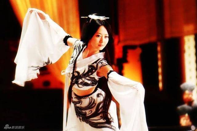 张萌白冰金莎《神话》现状：有人离婚整容就她