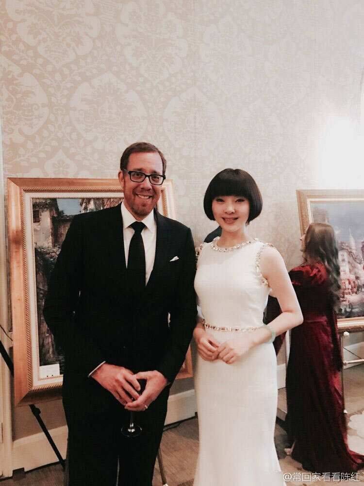 表情原创歌手陈红不服老 学姐姐们跳女团舞,这脸真是一言难尽 !