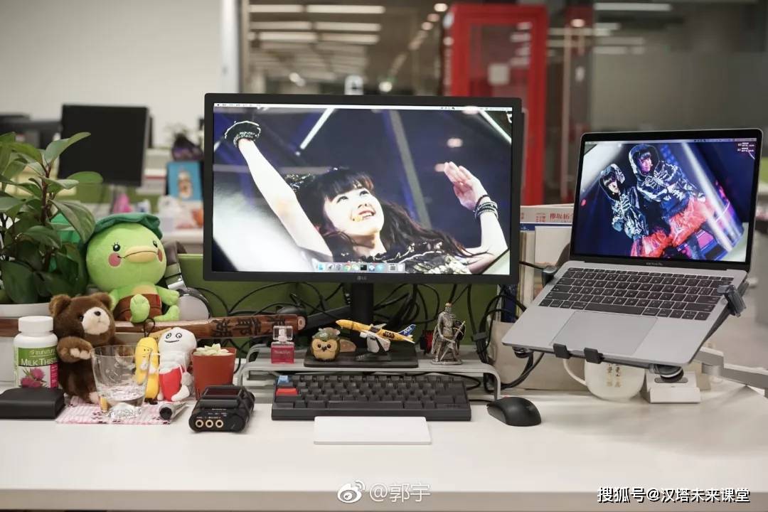 郭宇字节跳动时期的办公桌