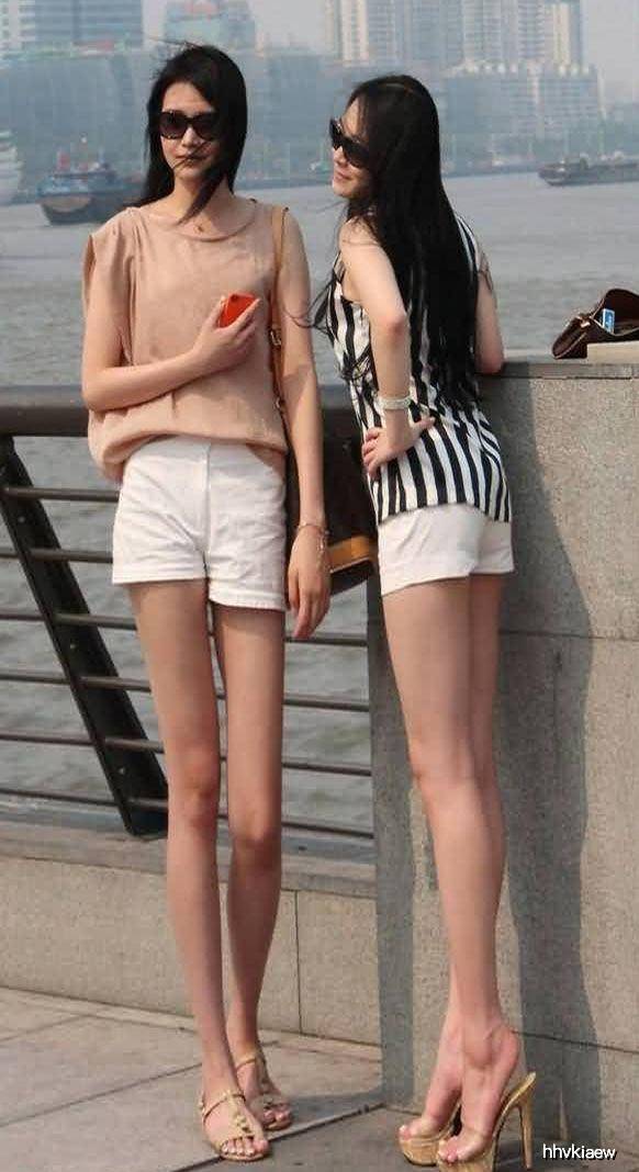 原创全球最高的女人,身高2.3米腿比人还高,出门才是尴尬的开始