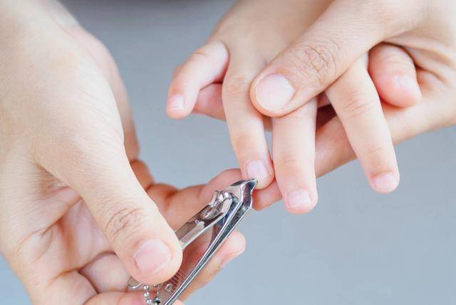 孩子|多半会有四个特殊表现，第一点常被家长忽视肚子里有蛔虫的宝宝