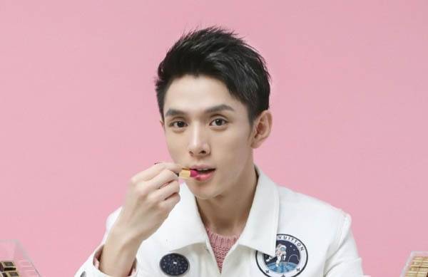 李佳琦回应落户上海:希望为上海直播事业做贡