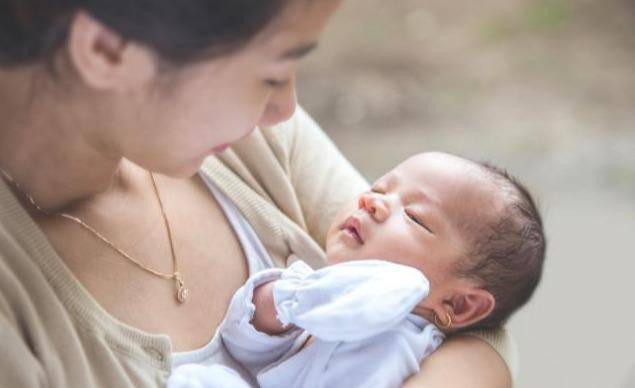 孩子|只因奶奶用老方法哄睡，家长要引以为戒1岁健康宝宝脑出血