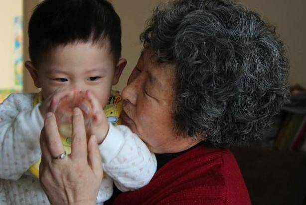 孩子|谨记“两饭不吃、三觉不睡”，才能养好脾胃少生病宝宝3岁前