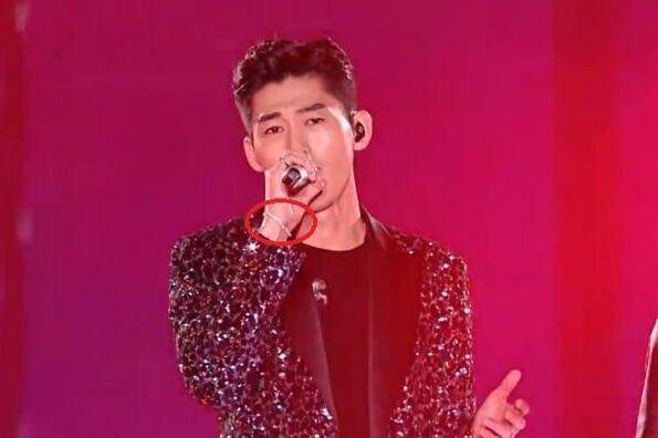 郑爽|原创郑爽张翰戴同款戒指疑复合，多处蛛丝马迹佐证，网友不看好居多