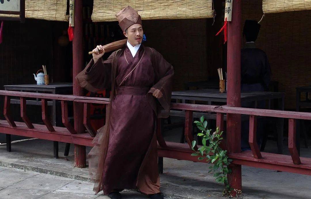 《乘龙怪婿》中饰演贾发的张颂文在《风中有朵雨做的云》中,张颂文在