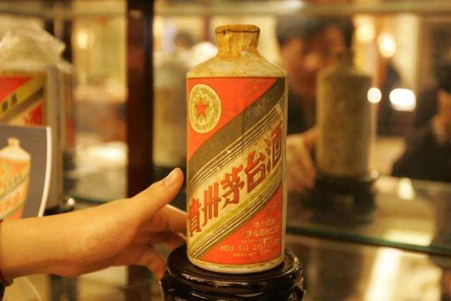 茅台酒是世界三大名酒之一,也是中国三大名酒"茅五洋"之首,已有 800多