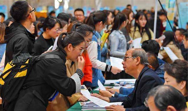 大学里“阴盛阳衰”，是时代的进步？还是男生的成绩跟不上？