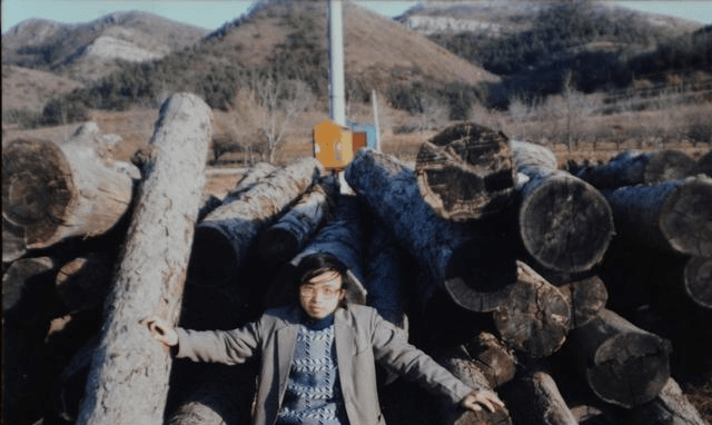 原创卧轨自杀的海子:诗人已亡逝,永不再有"春暖花开"