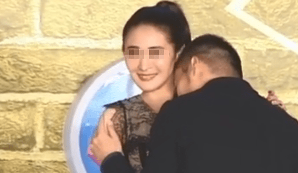 喻恩泰揩油事件后续,女演员发声暗喻性骚扰,导演也发声被说抱团