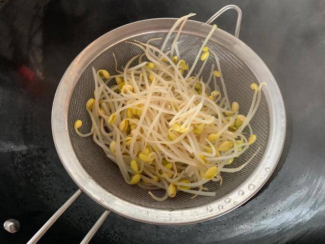 原创2块钱的豆腐皮,做成20元的水煮菜,香辣又开胃,妥妥的下饭菜