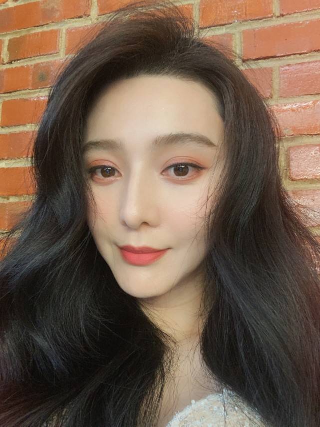 与网红合影颜值遭碾压？范冰冰回应了！获赞高