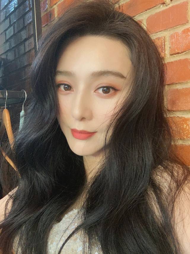 与网红合影颜值遭碾压？范冰冰回应了！获赞高