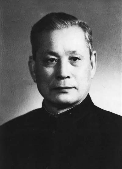 中国黄山龙裔公墓名人▎董守义—中国篮球之父