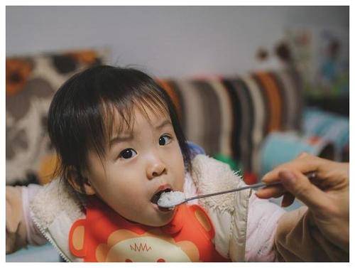 孩子|这碗饱肚但伤肠胃的“白饭”，坑孩子没商量，家长别再抱怨