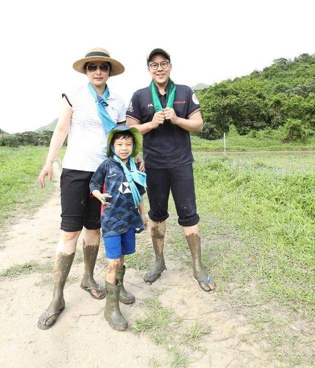 49岁跳水一姐高敏穿运动衣种地，曾比郭晶晶有名，跳水皇后都朴素