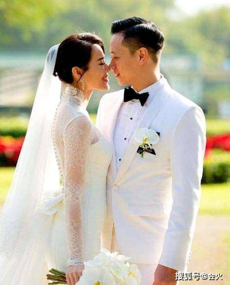 老态|原创胡杏儿带老公儿子外出游玩,素颜出镜显老态,产后发际线后移严重