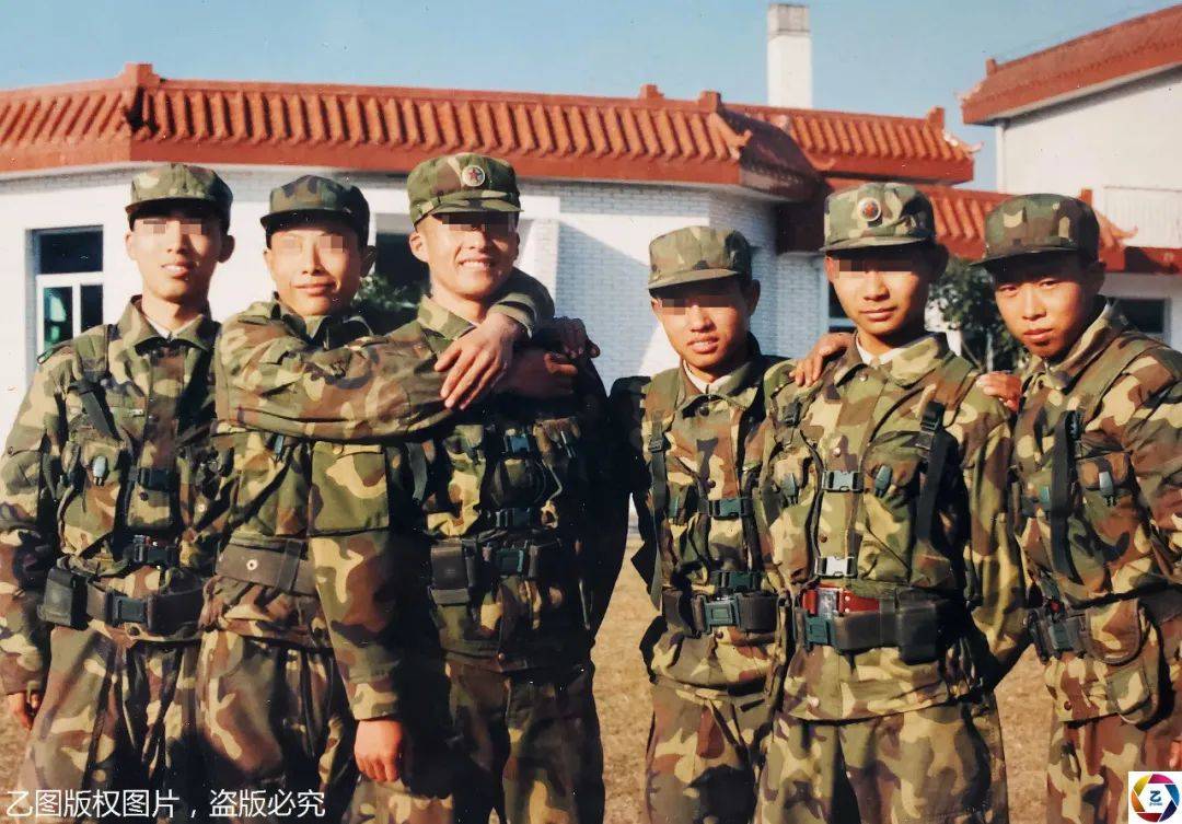 高温酷暑，小伙每天在工地高空作业超过10小时，