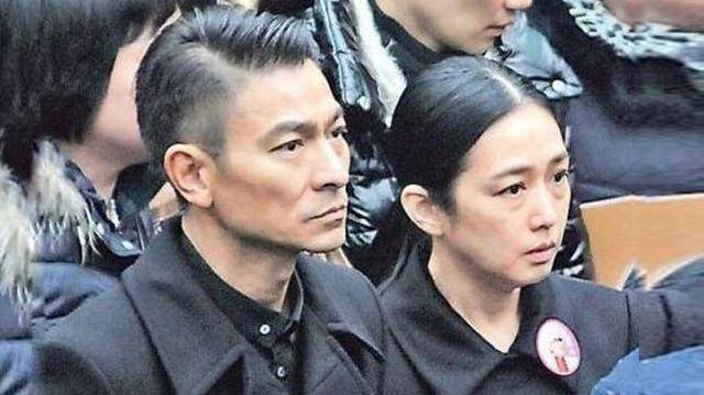镜头|原创刘德华老婆不年轻了，但素颜都那么清秀，真实面对镜头不怕拍！