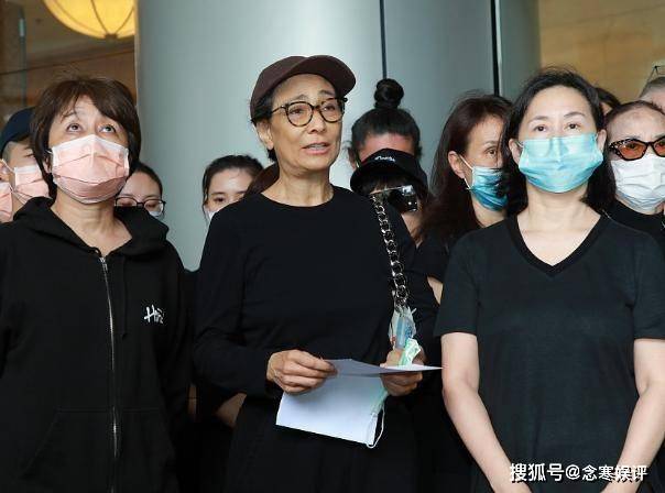 赌王何鸿燊病逝之后，何超贤多次缺席家祭，丈