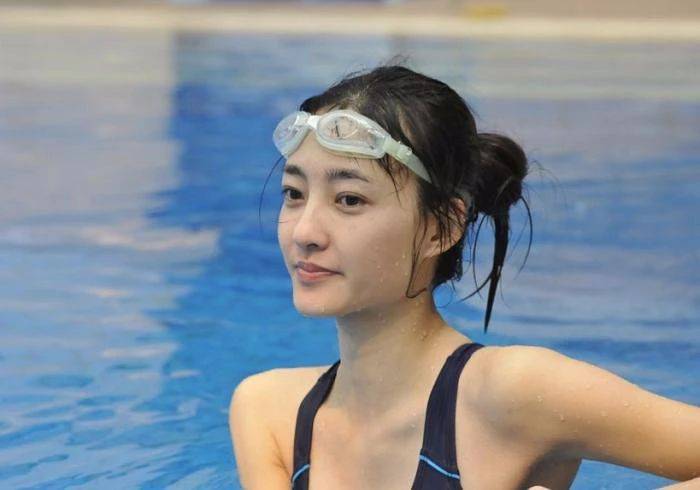 除了万茜，这五位也是娱乐圈知性、貌美，但很