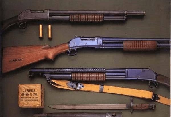 美军的温彻斯特m1897霰弹枪作为近战最恐怖的武器之一,能瞬间把人打