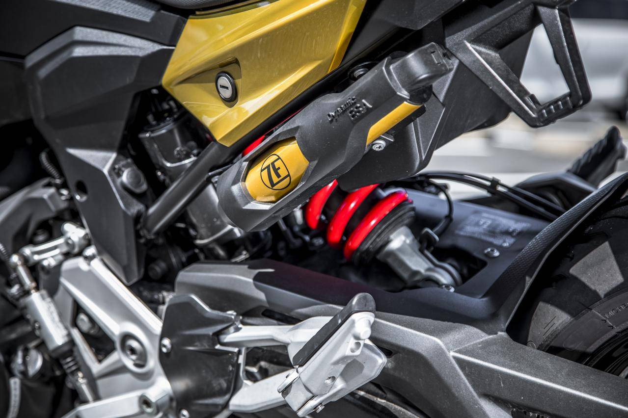 主打运动性能的拉力摩托宝马f900xr车型解析
