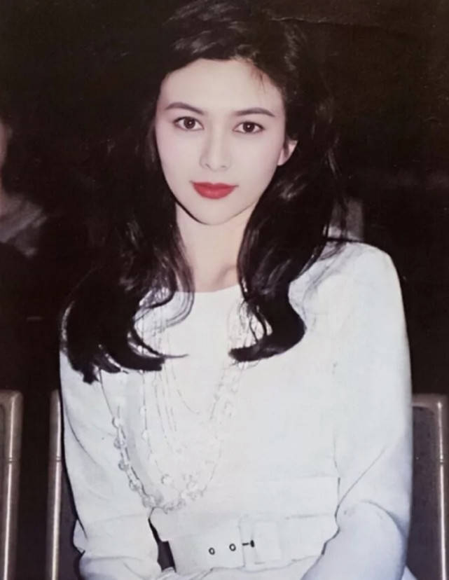 女神|58岁关之琳近照曝光，脸僵冻龄女神幻灭，皮肤松弛大眼变细长小眼