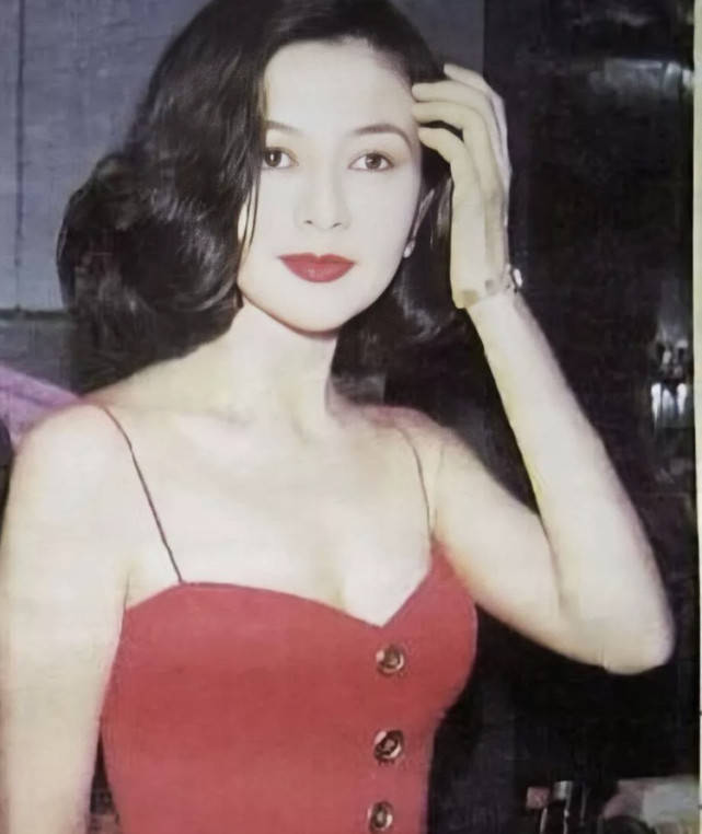 女神|58岁关之琳近照曝光，脸僵冻龄女神幻灭，皮肤松弛大眼变细长小眼