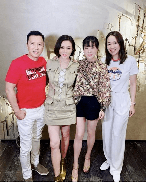 女神|58岁关之琳近照曝光，脸僵冻龄女神幻灭，皮肤松弛大眼变细长小眼