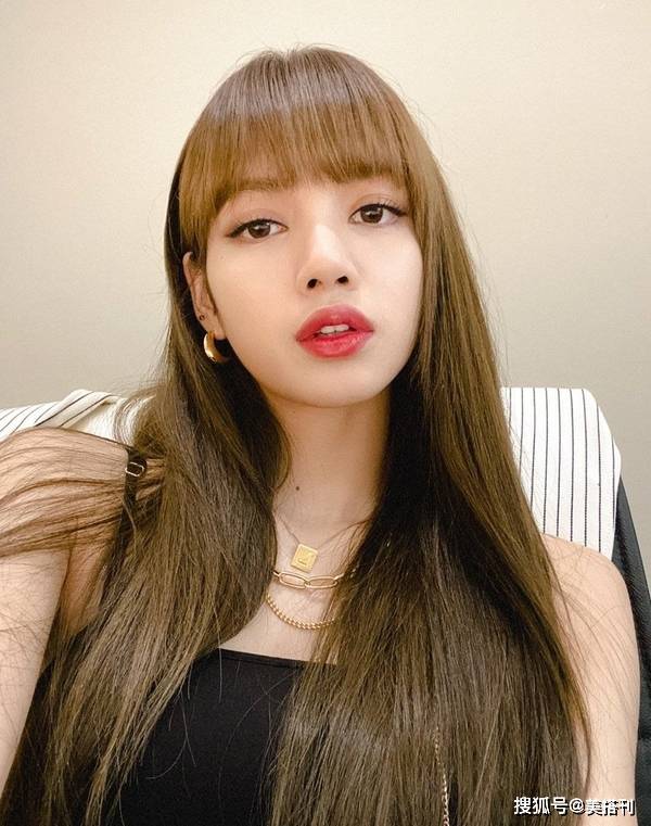 关晓彤|女明星钟爱狗啃刘海，迪丽热巴二次元公主，关晓彤似坏女孩