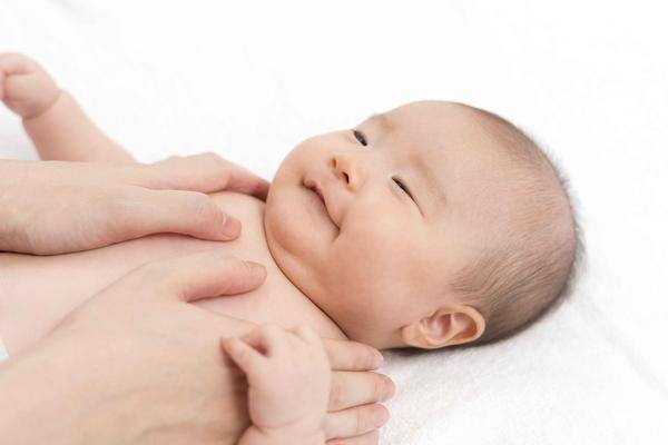 儿童营养性佝偻病，该如何预防？别等冒出这3个表现时才后悔