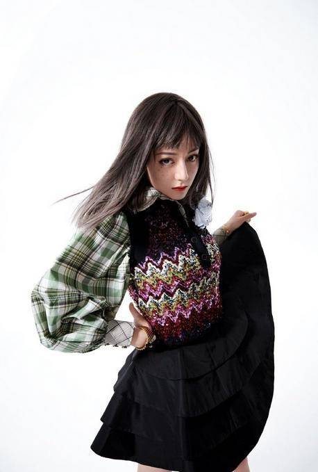 二次元|迪丽热巴二次元自拍，长得好看就是任性呀