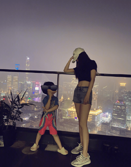 原创baby为儿子与事业粉翻脸后，表态他就像男朋友，被黏着就不爱出来