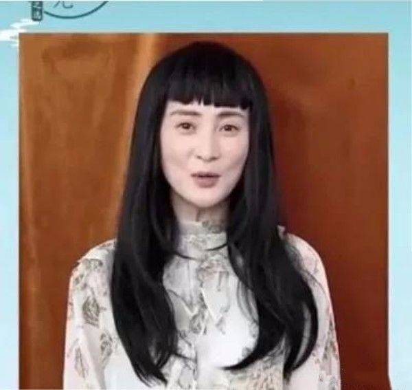 老人|明星都靠包装，蒋勤勤原图干枯像老人，一修图就成了清纯少女！